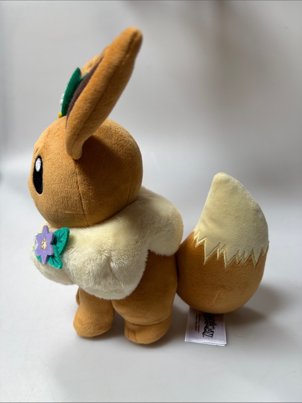 Pokémon Eevee Spring Flower Crown 8" Plush - Picture 3 of 7
